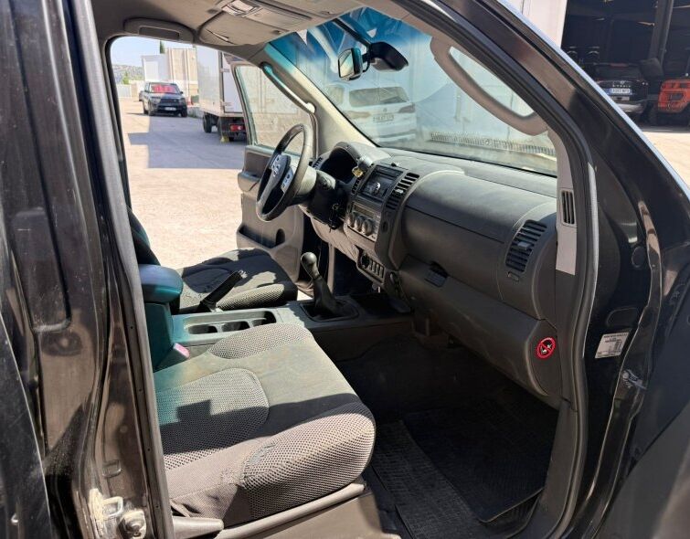 NISSAN NAVARA D40